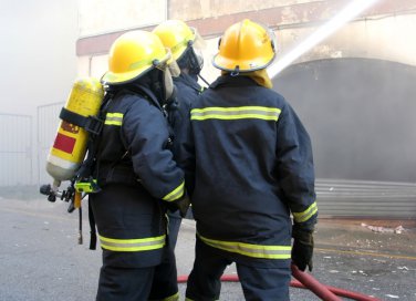 vigili fuoco fumo estintore casa sicurezza famiglia aria