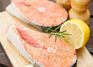 IL cibo sano e il pesce aiutano ad affrontare la stanchezza, la svogliatezza e la sonnolenza della primavera.