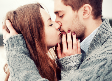 Innamorati che si baciano