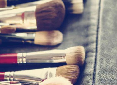 come pulire e lavare i pennelli e le spugnette da trucco