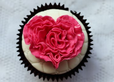  cake design san valentino, fondente rosso san valentino, come si fa e come si usa fondente rosso, pasta di zucchero colore rosso
