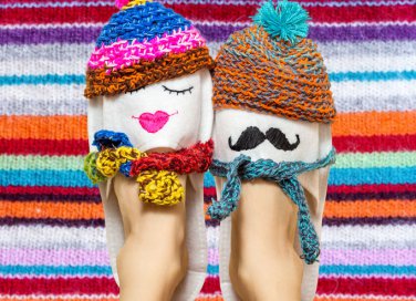  regali san valentino fai da te, pantofole personalizzate per lui cucite a mano, idee cucito san valentino