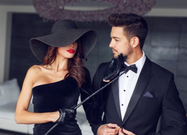 cougar woman, toy boy, coppia