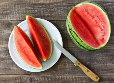 tagliare anguria, frutta estiva, servizio