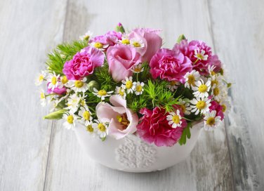 come fare un centrotavola con fiori freschi, realizzare centrotavola fiori   