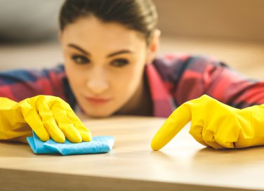 macchie colla vinilica, come togliere macchie di colla