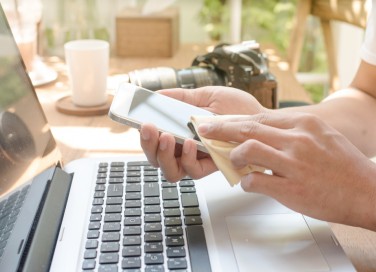 come pulire schermo smartphone, come pulire schermo cellulare, come pulire schermo touchscreen