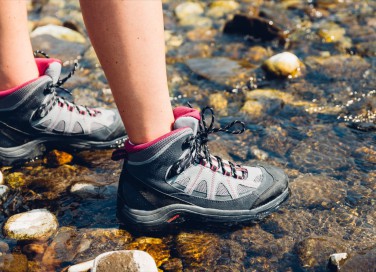 scarpe trekking, come lavarle, natura
