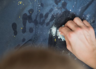 come togliere macchie vernice tessuti, come togliere macchie vernice vestiti