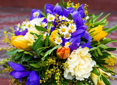 bouquet fiori con mimosa, bouquet con mimosa, mazzi fiori con mimosa, fiori festa delle donne