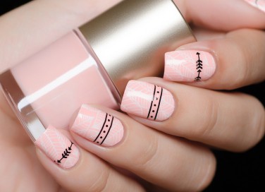 nail art, smalto rosa, decorazioni