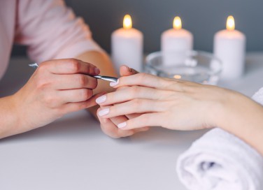 manicure russa, come si esegue, trattamento