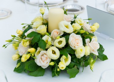 matrimonio, centrotavola, fiori e candele