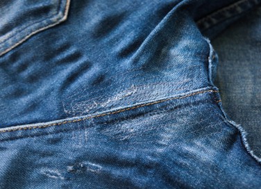 come rammendare buco jeans, buco jeans