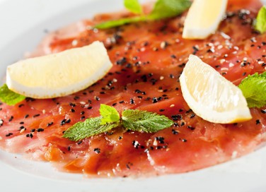 carpaccio, tonno affumicato, marinata agrumi