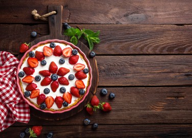 decorazioni fragole torta, torta decorata con fragole