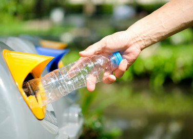 raccolta differenziata, bidone plastica, oggetti