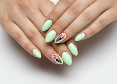 nail art estiva, trend estate 2020, decorazioni unghie belle
