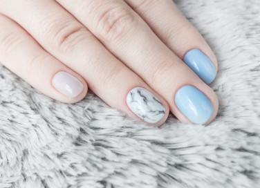 nail art, effetto marmo, trend decorazione unghie