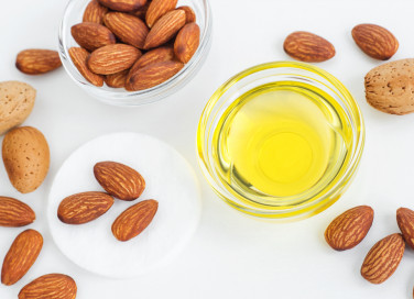 maschera viso fai da te olio mandorle, maschera viso fai da te