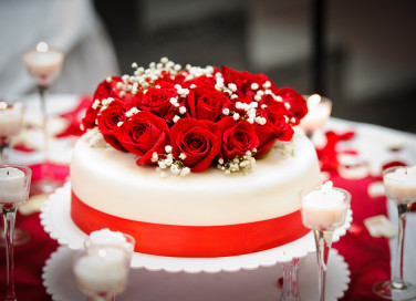 torte decorate con rose fresche, torte decorate