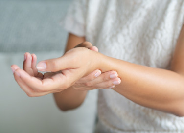 dolori alle mani, rimedi naturali, sollievo