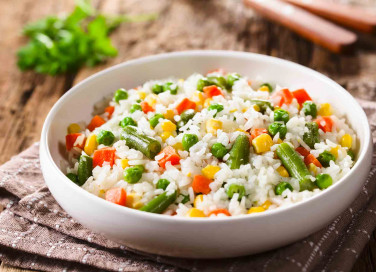 Come condire l'insalata di riso