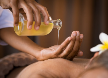 olio per massaggi, quale scegliere, trattamento