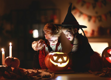 Caccia al tesoro notturna per Halloween