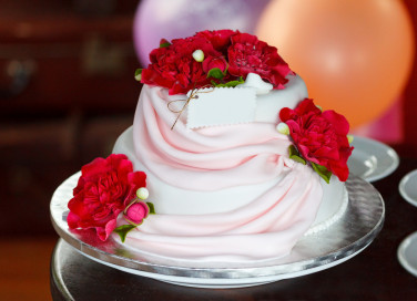 torte decorate con rose rosse pasta di zucchero, torte decorate pasta di zucchero, torte rose