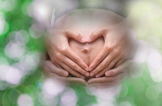 Parto in acqua, i benefici per mamma e bambino