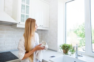 Lavare i piatti a mano senza sprechi