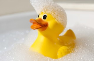 Pulire i giocattoli dei bambini