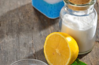 Aceto e bicarbonato per liberare gli scarichi