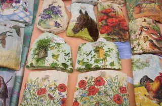 Tegole decorate: come realizzarle con il découpage