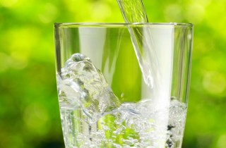 Bere acqua ossigenata: la moda dell'ossigeno liquido