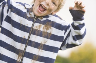 Eliminare le macchie di terra e fango