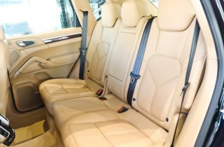 Come pulire i sedili e lavare gli interni dell'auto