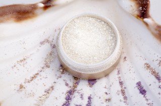 Make-up invernale, come stendere l'ombretto ghiaccio per un effetto neve sugli occhi