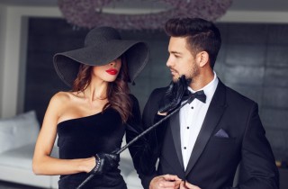 Donne mature e toy boy: alla cougar piace ancora l'uomo più giovane?