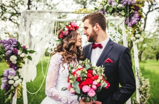 Come organizzare un matrimonio boho chic perfetto, dall'abito alle bomboniere