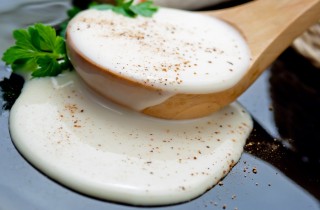Besciamella vegana senza latte vaccino, la ricetta spiegata passo passo