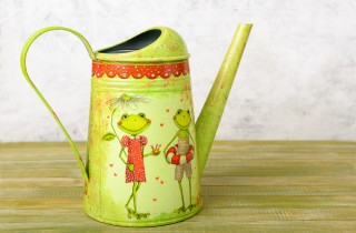 Lavoretti fai da te, come decorare l'annaffiatoio con il decoupage facile
