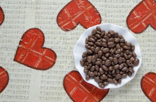 Come rinnovare un tavolo di legno con il decoupage facile