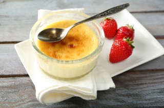 Crema catalana vegana, la ricetta buonissima senza latte e uova