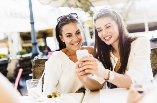 Giornata del sorriso 2017: i messaggi divertenti da mandare su WhatsApp agli amici