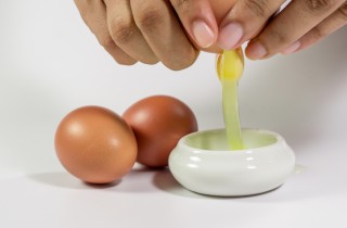 Come usare le chiare d’uovo, 7 modi per riciclare gli albumi avanzati