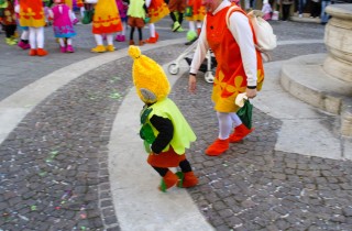 Costume da troll fai da te, come fare il cappello all'uncinetto per Halloween