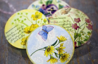 Sottobicchieri fai da te in legno, come decorarli con il decoupage