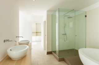 Come pulire i vetri trasparenti del box doccia per farli brillare